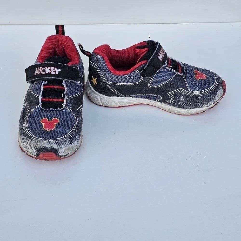 Disney junior mickey mouse Slip on Velcro. sneakers Toddler boys size 8.